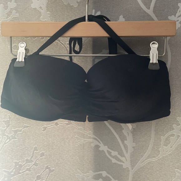 Bikini - Picture 1 of 6